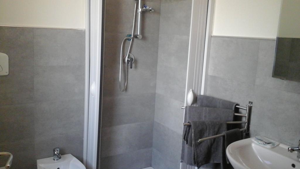 Fgs Service Snc "White Room" Ruoti Buitenkant foto